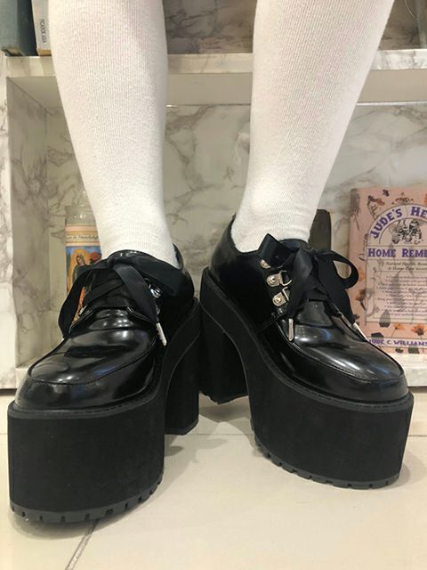 【BUBBLES】サテンヒールシューズ