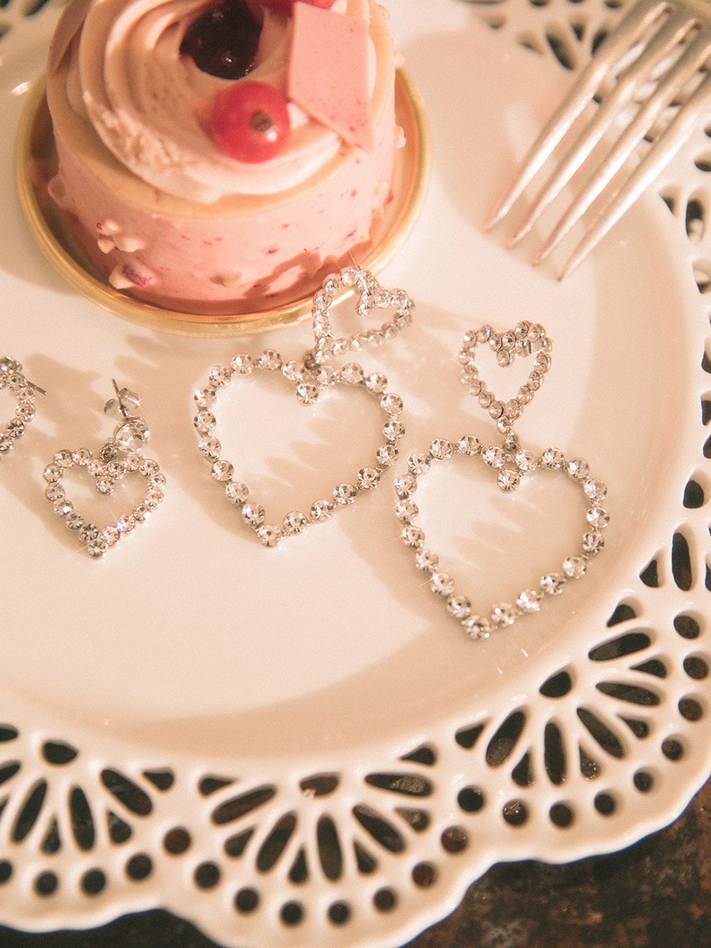 【BUBBLES】ダブルハートビジューピアス