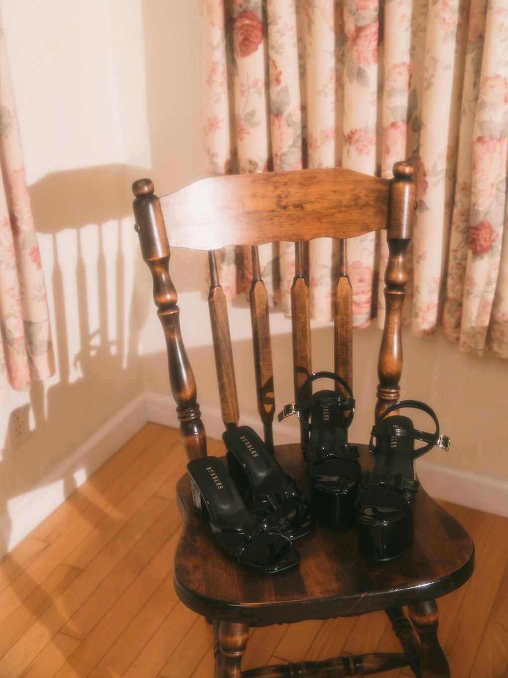 【BUBBLES】リボンストラップサンダル