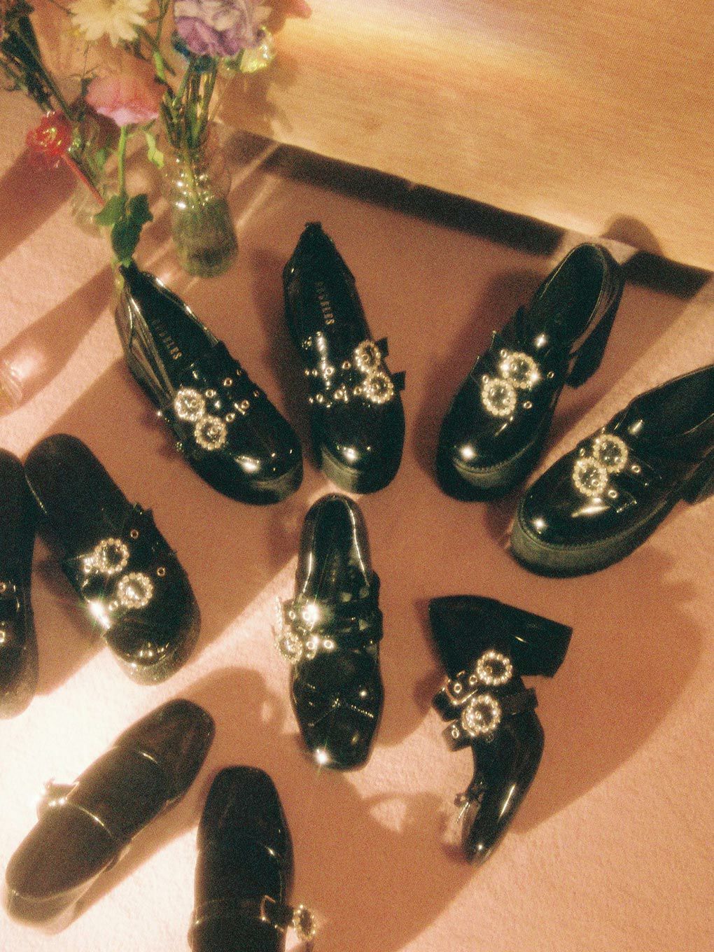 【BUBBLES】リボンバックルヒールパンプス