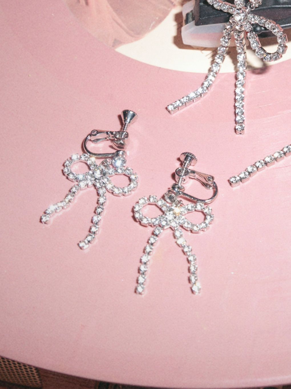 【BUBBLES】ビジューミニリボンイヤリング