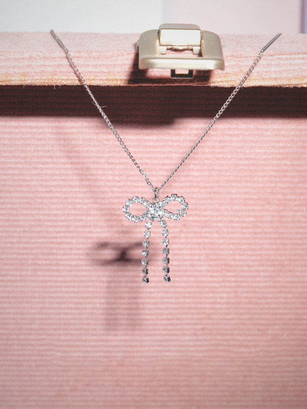 【BUBBLES】ビジューリボンネックレス