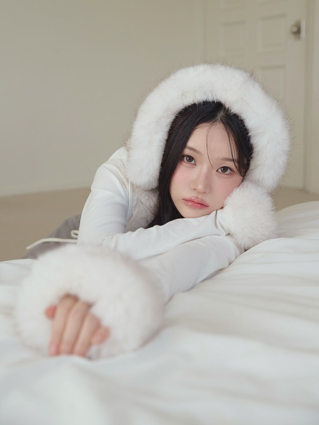 【BUBBLES】フードファーオフショルトップス