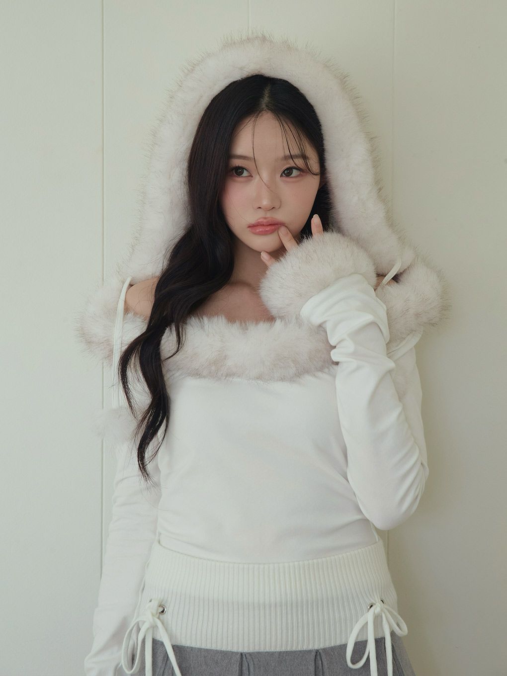 【BUBBLES】フードファーオフショルトップス