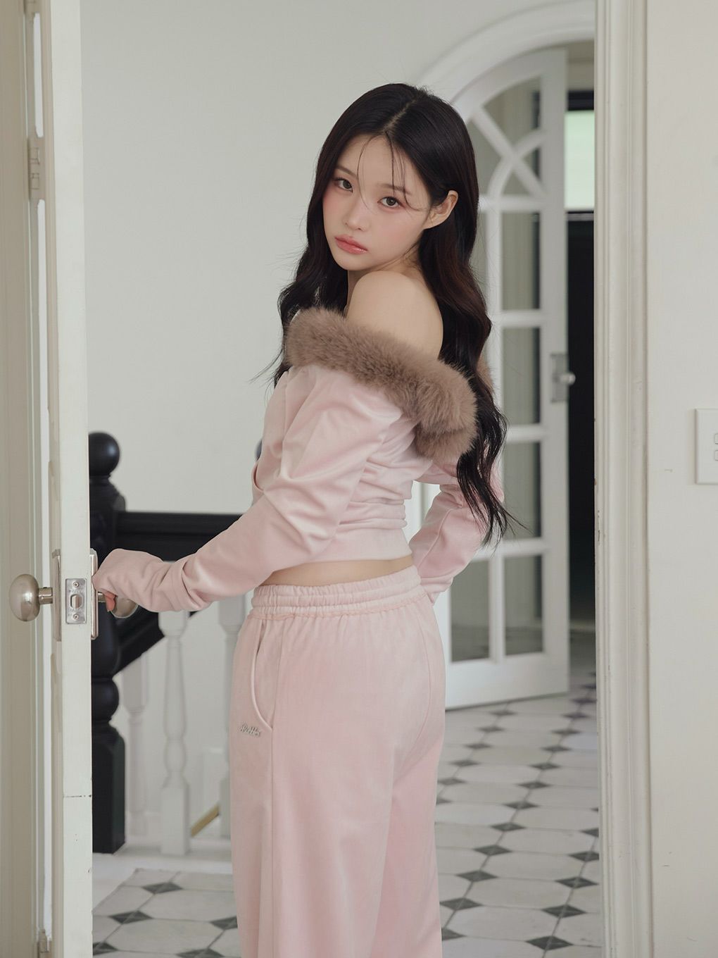 【BUBBLES】ベルベットファーオフショルトップス