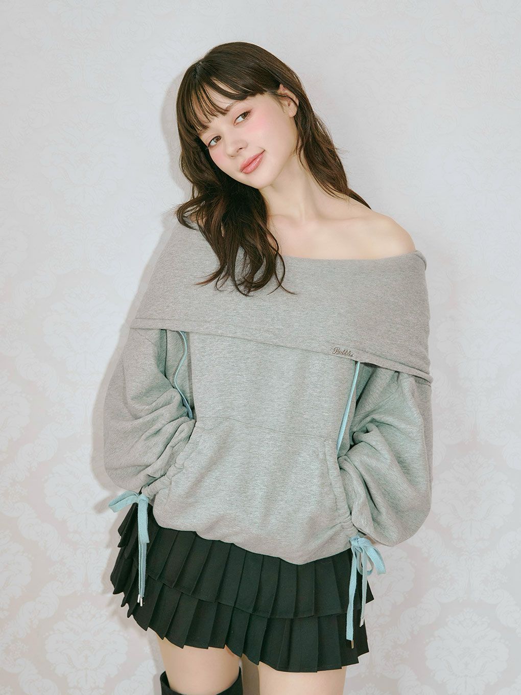 【BUBBLES】オフショルダーフーディートップス