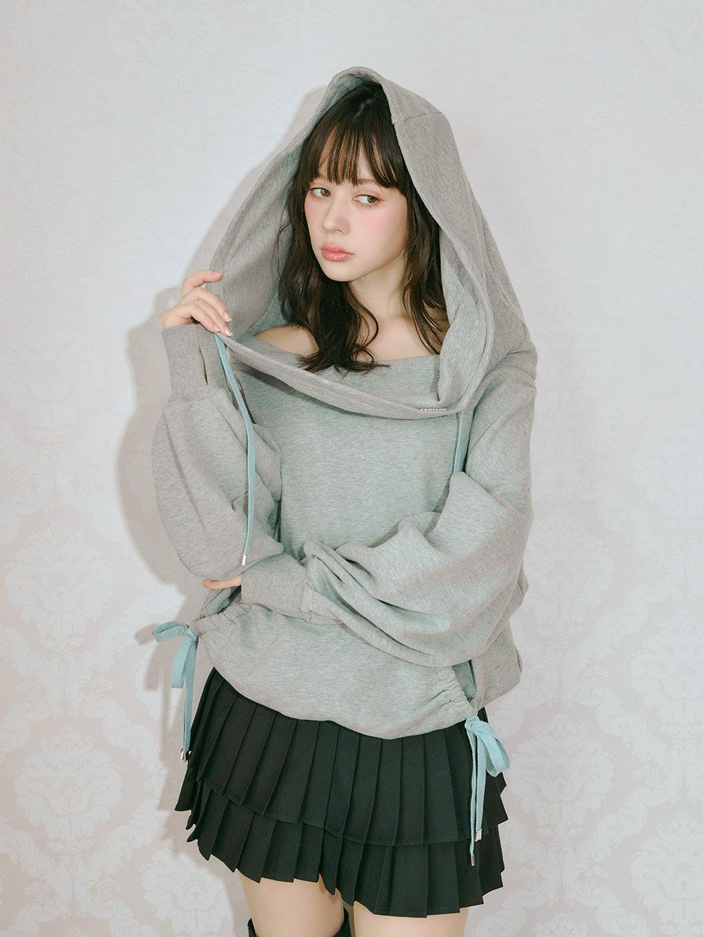 【BUBBLES】オフショルダーフーディートップス