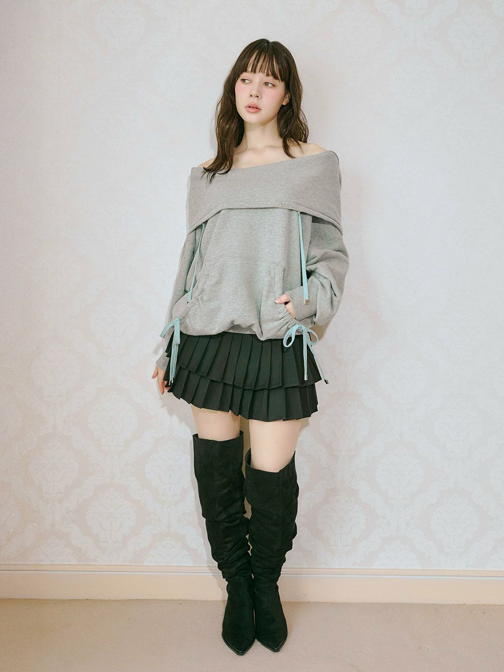 【BUBBLES】オフショルダーフーディートップス