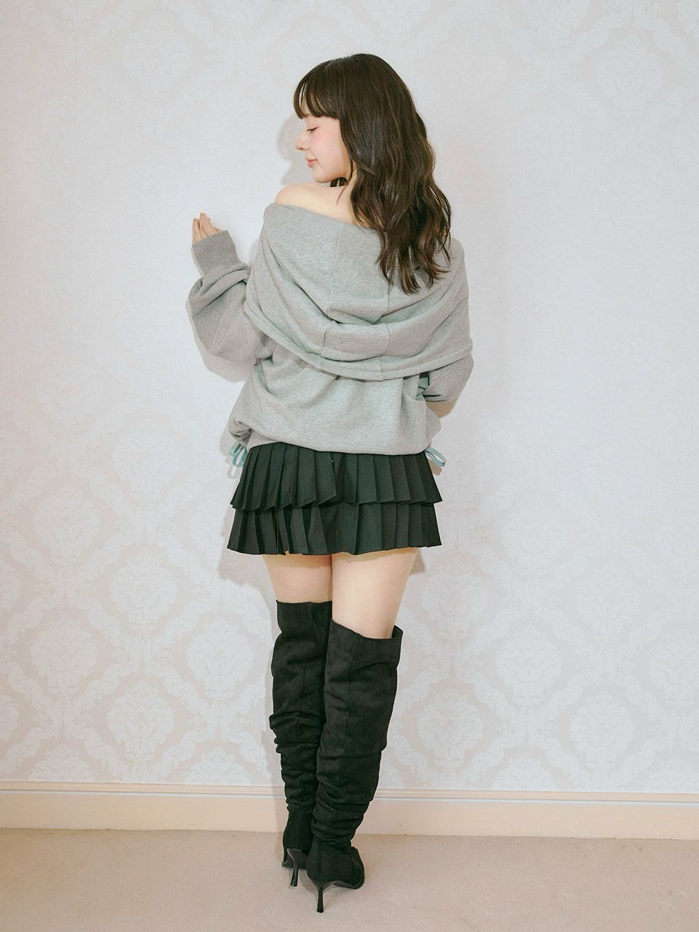 【BUBBLES】オフショルダーフーディートップス