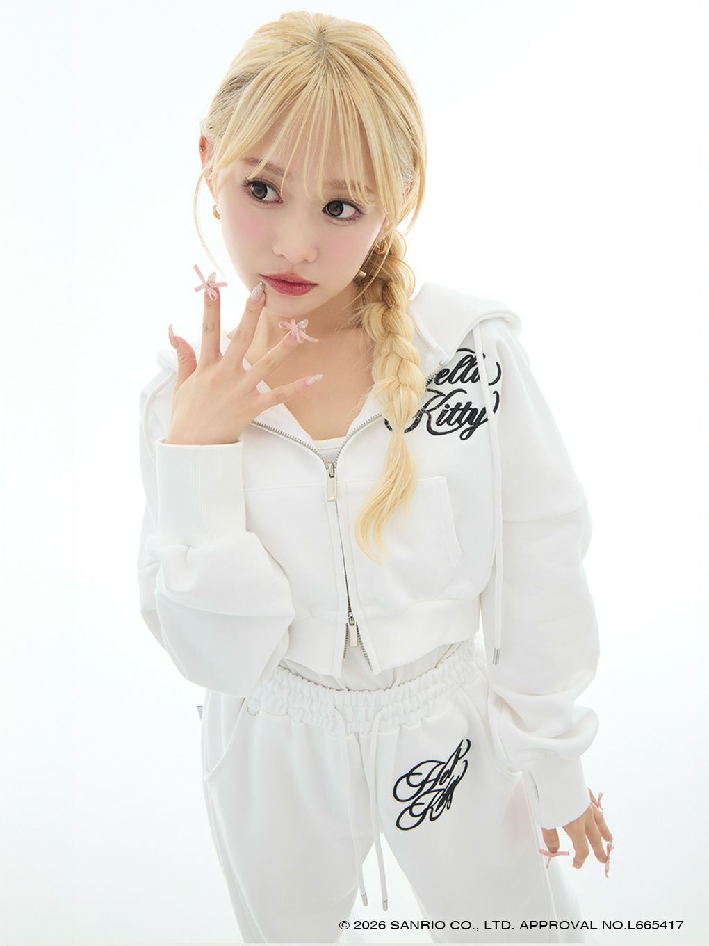 【BUBBLES】エンブロイダリークロップドパーカー