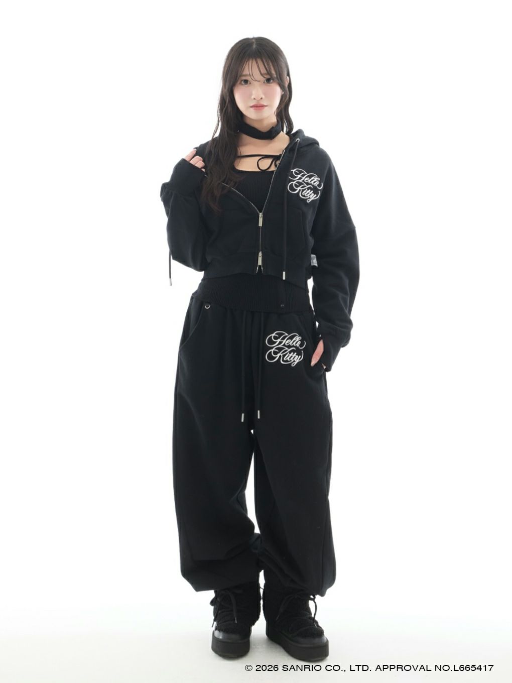 【BUBBLES】エンブロイダリークロップドパーカー