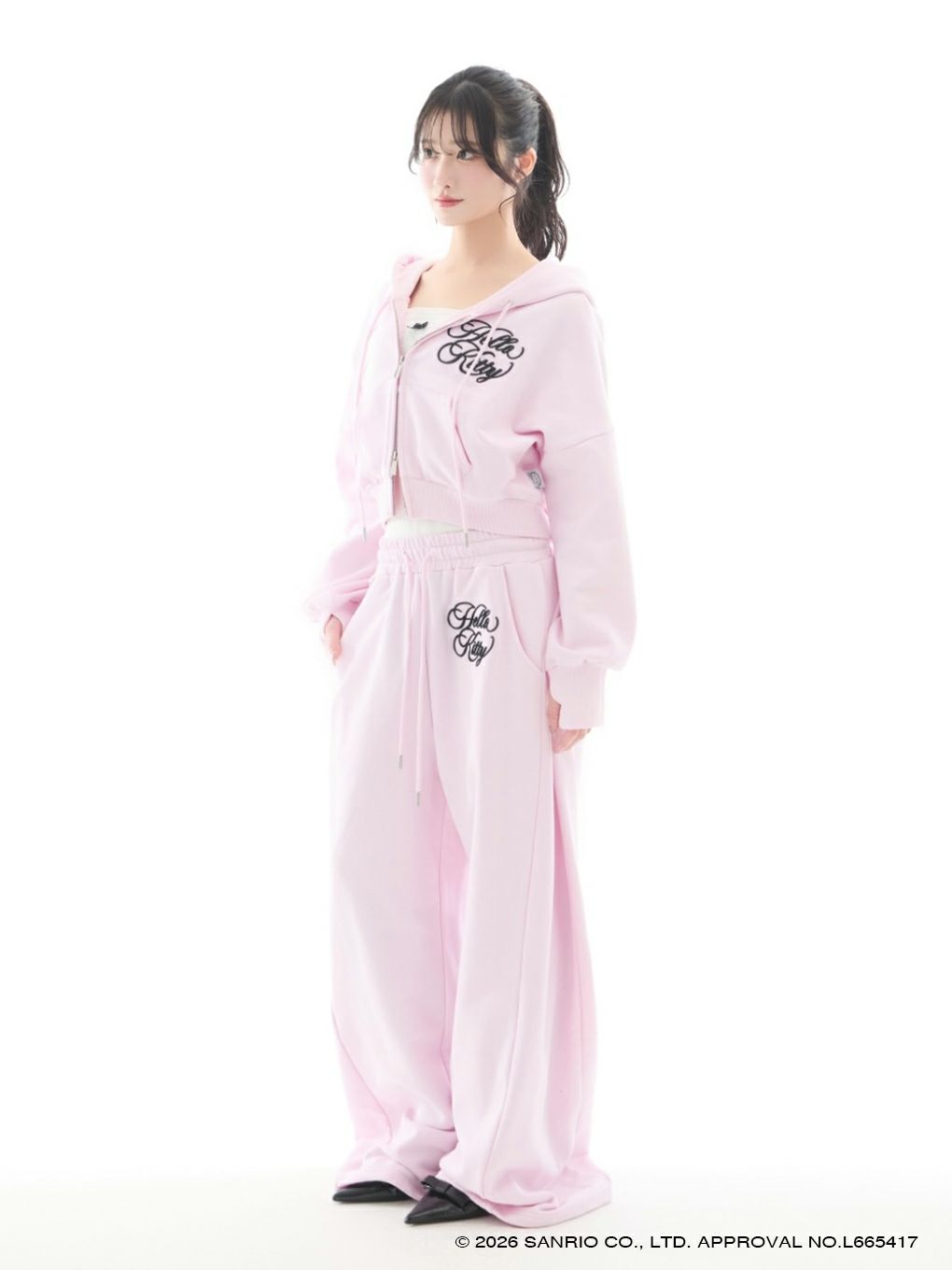 【BUBBLES】エンブロイダリークロップドパーカー